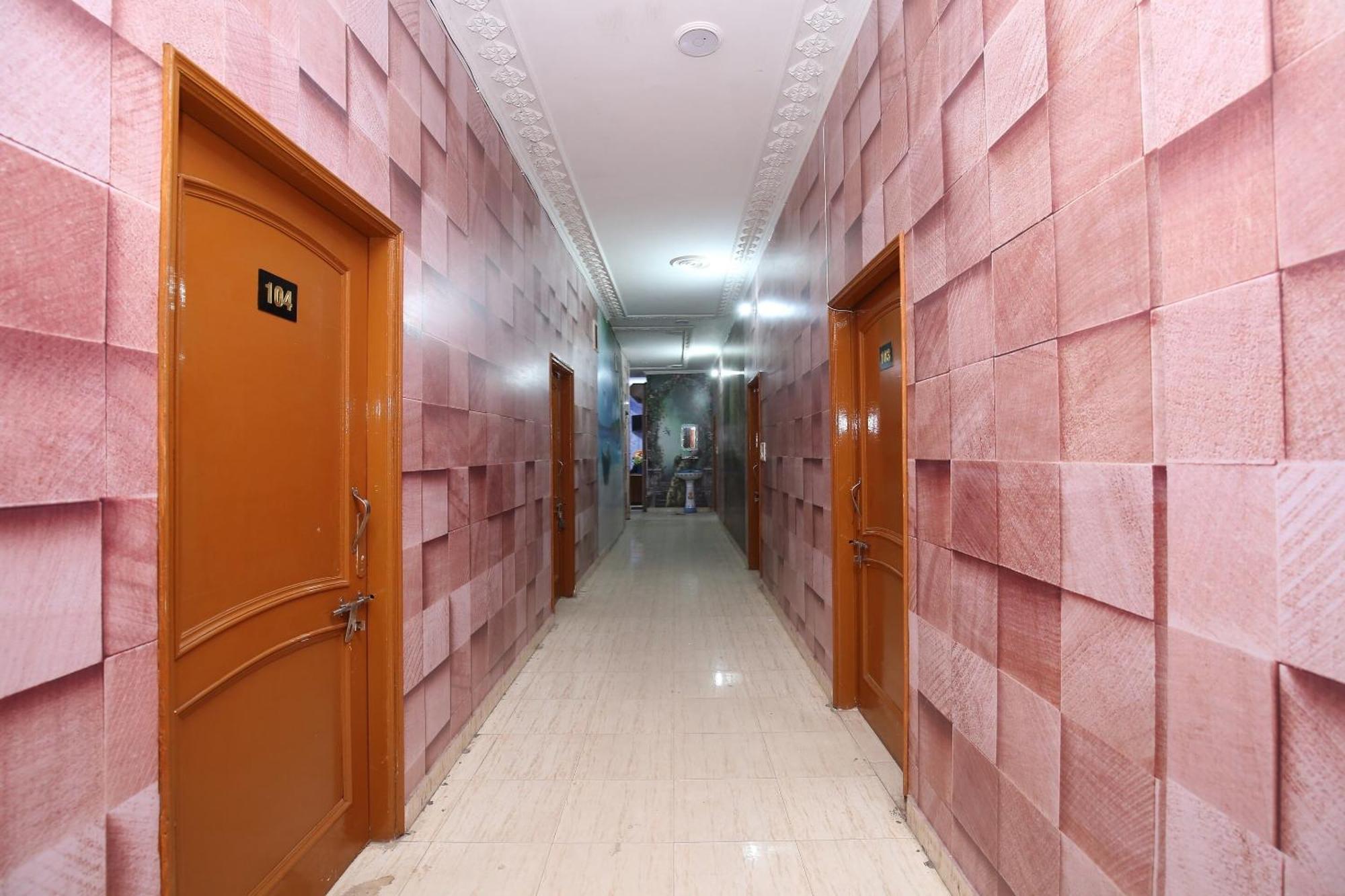 Rājpura Hotel O 29172 Ess Enterprises מראה חיצוני תמונה